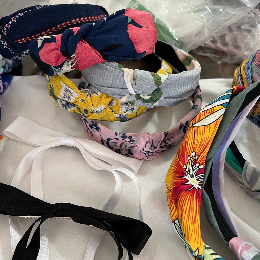 A huge bundle of Women's Hair Accessories - Picture 8 of 14